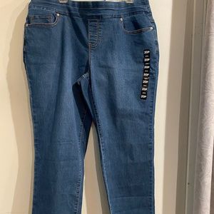 NWT DC PULL ON Jeans IN SIZE 20P